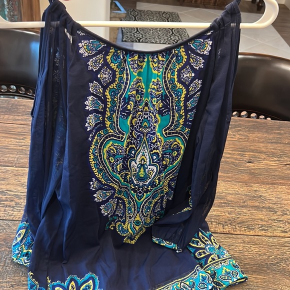 International Concepts Top Size Medium - Picture 7 of 8